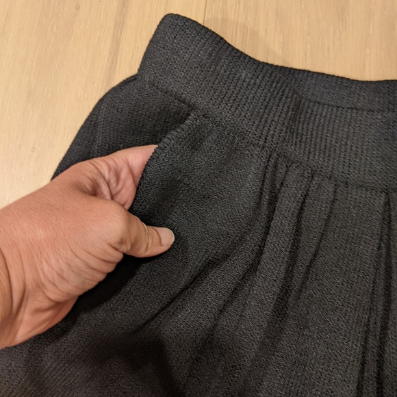 St. John Vintage black knit shorts - Picture 6 of 6